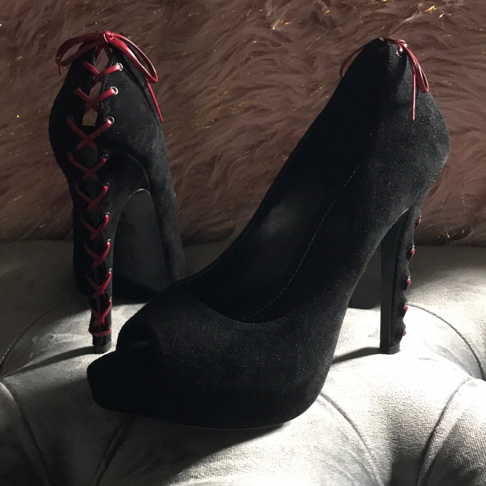 Report Signature Remsen Suede Lace up Pump